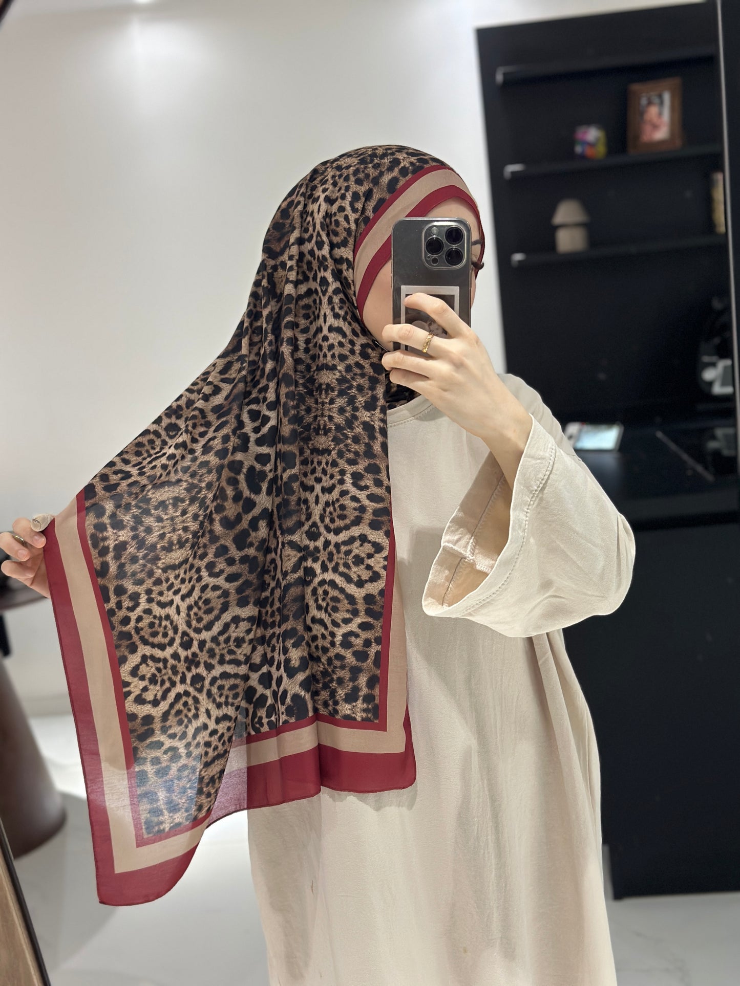 Hijab LEO