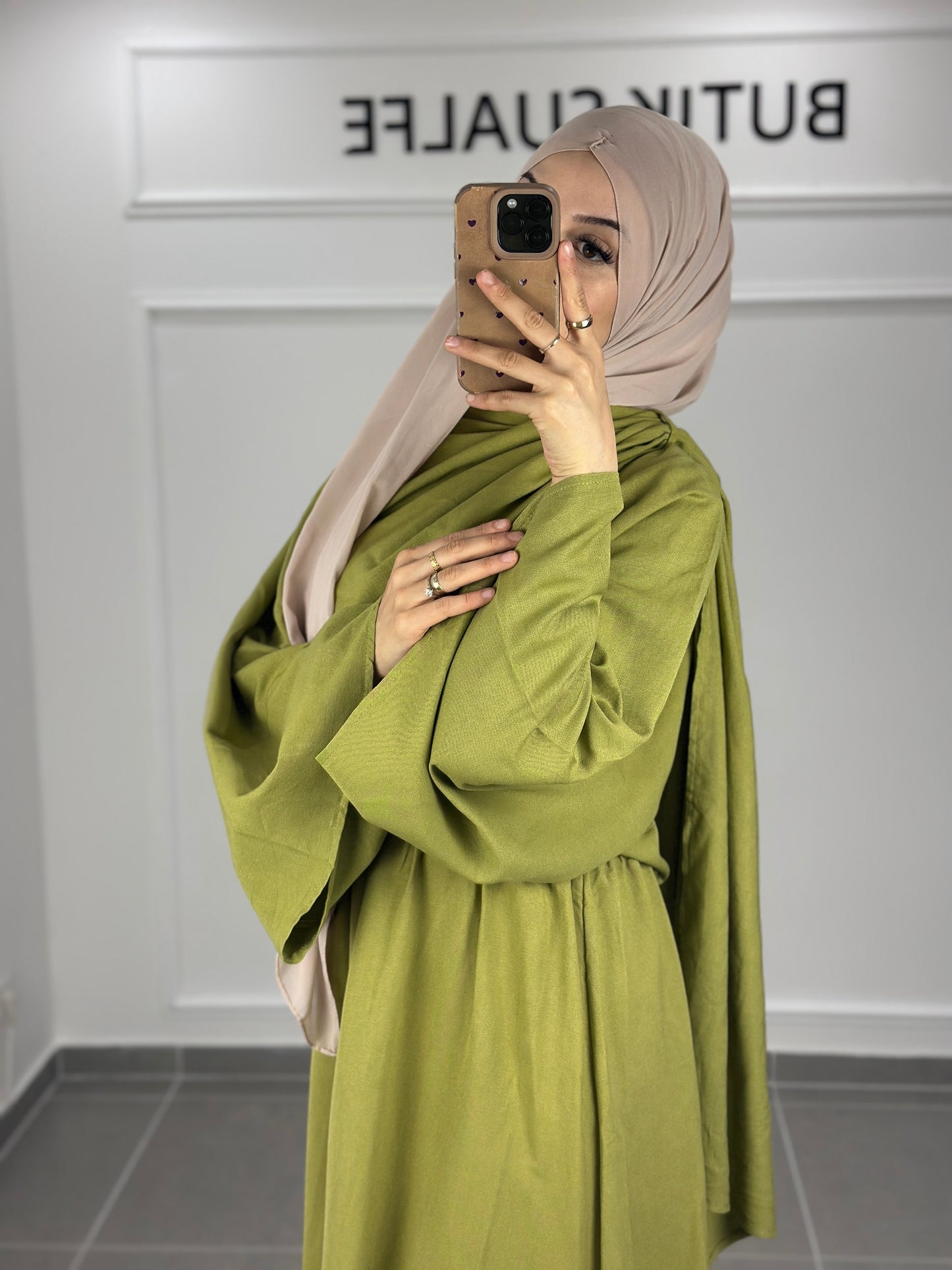Set Elaya