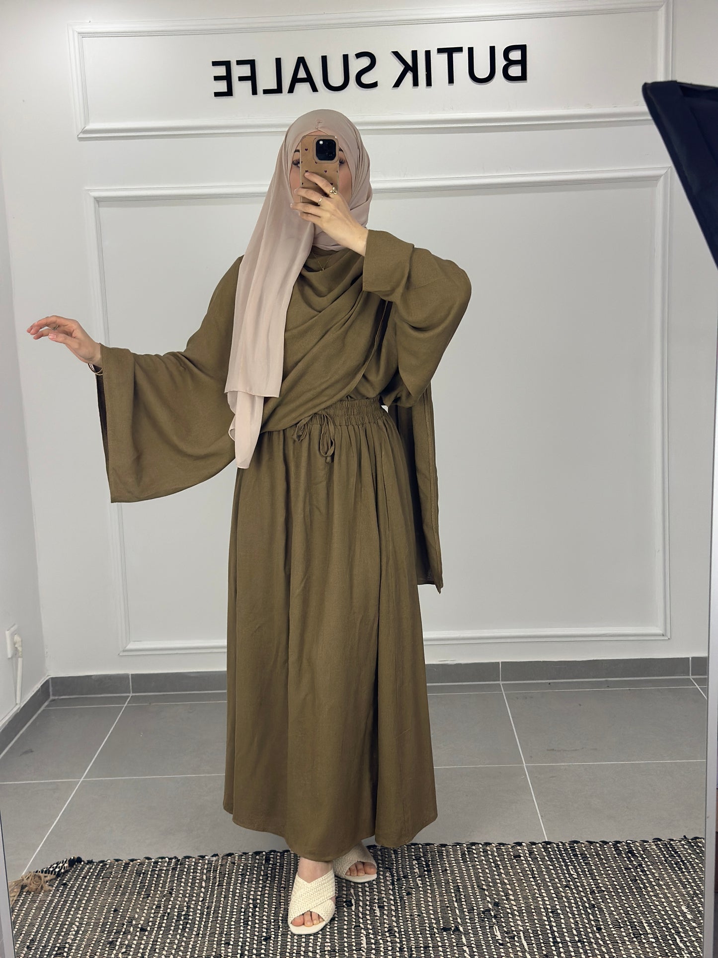 Set ELAYA